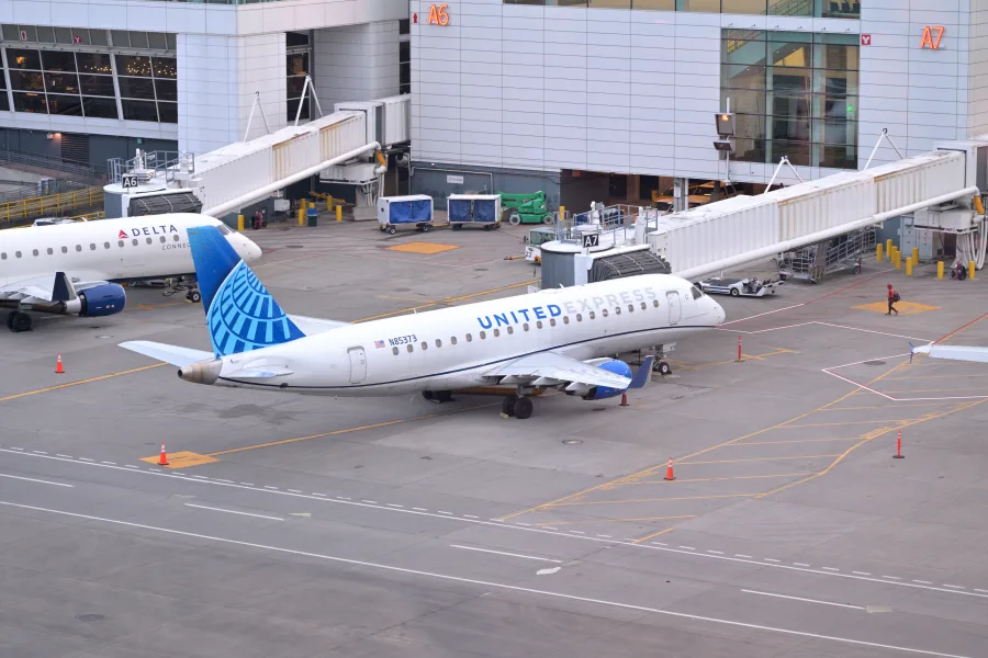 Embraer E175